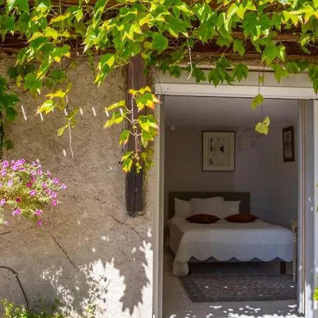 Dauphinois Bed & Breakfast *